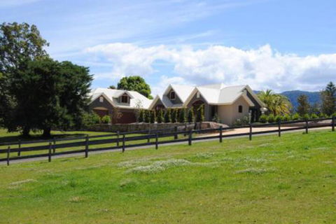 Colorado Beauty Nestled In The Heart Of Bonville - Tourism Canberra 3