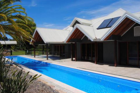 Colorado Beauty Nestled In The Heart Of Bonville - Tourism Canberra 6