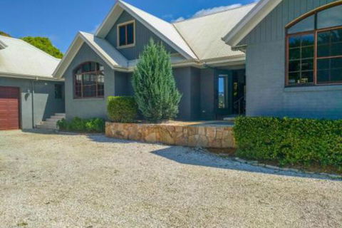 Colorado Beauty Nestled In The Heart Of Bonville - Tourism Canberra 1
