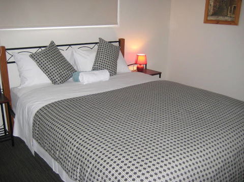Riverdell Park Accommodation Bed & Breakfast - Tourism Canberra 0