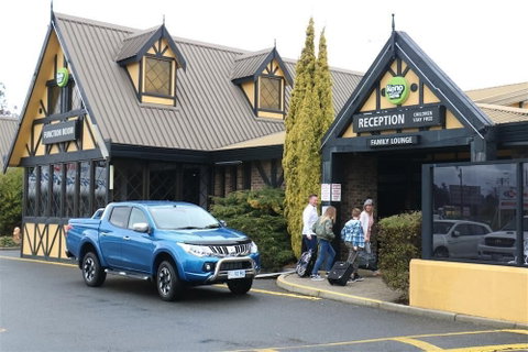 Olde Tudor Hotel - Tourism Canberra 3