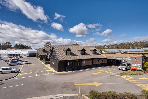Olde Tudor Hotel - Tourism Canberra 0