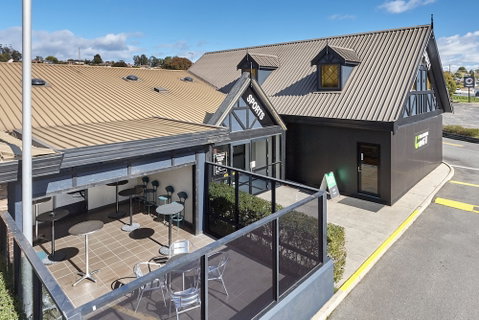 Olde Tudor Hotel - Tourism Canberra 4