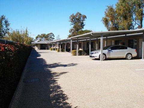 Oakey Motor Inn - Tourism Canberra 1