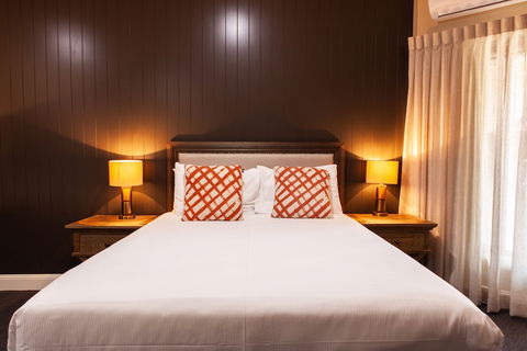 Nightcap At Archer Hotel - Tourism Canberra 5