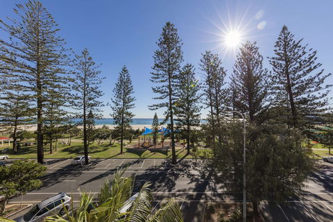 Oaks Gold Coast Calypso Plaza Suites - Tourism Canberra 4