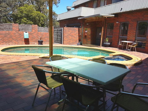 Hotel Cavalier - Tourism Canberra 1