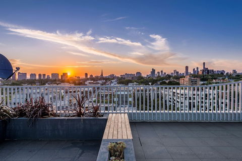 Oaks Melbourne South Yarra Suites - Tourism Canberra 0
