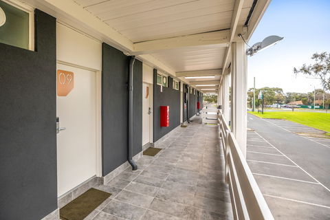 Nightcap At Keysborough Hotel - Tourism Canberra 5