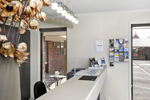 Elm Tree Motel - Tourism Canberra 3