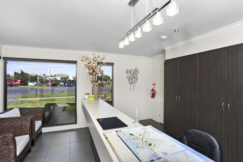 Elm Tree Motel - Tourism Canberra 1