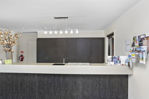 Elm Tree Motel - Tourism Canberra 2
