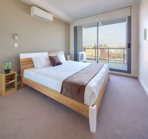 Zara Tower Hotel - Tourism Canberra 4