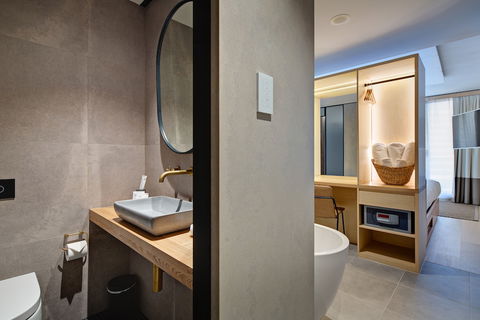 Zara Tower Hotel - Tourism Canberra 0