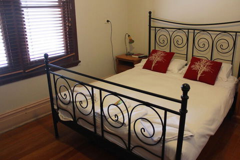 Burwood Bed And Breakfast - Tourism Canberra 3
