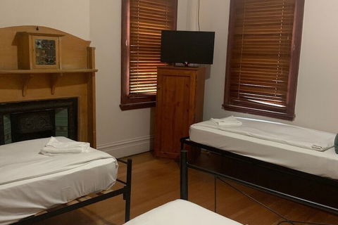 Burwood Bed And Breakfast - Tourism Canberra 4