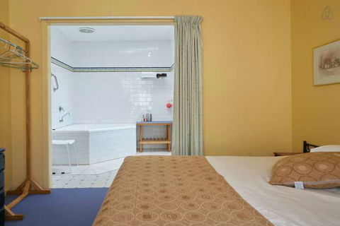 Cottages For Two - Tourism Canberra 7