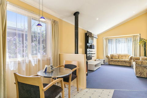 Cottages For Two - Tourism Canberra 6