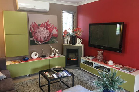 Crimson Villa - Tourism Canberra 2