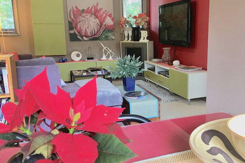 Crimson Villa - Tourism Canberra 7