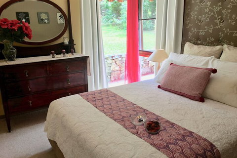 Crimson Villa - Tourism Canberra 5