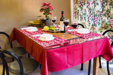 Crimson Villa - Tourism Canberra 4