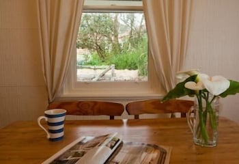Brown's House Bed And Breakfast - Tourism Canberra 4