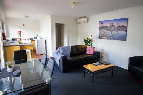 96 On Arthur Apartments - Tourism Canberra 2