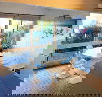 Pacific Heights Holiday Apartments  Munn's Tower House - Tourism Canberra