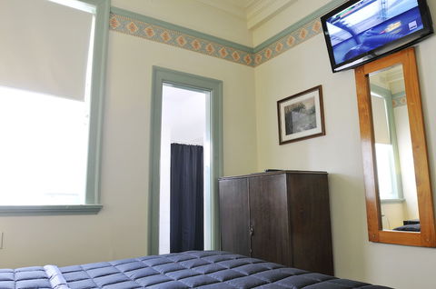 Hotel Gosford - Tourism Canberra 3
