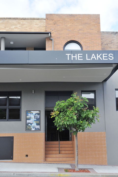 The Lakes Hotel - Tourism Canberra 0