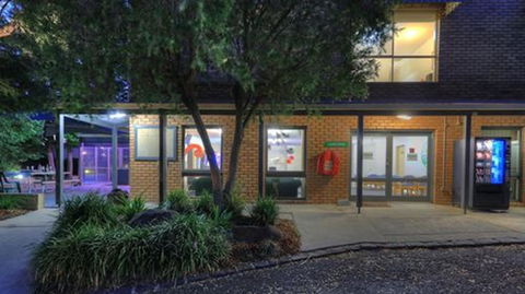 Airport Tourist Village Melbourne - Tourism Canberra 1