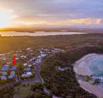Angourie Blue 7 stroll to surfing beaches. - Tourism Canberra