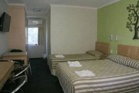 Queensgate Motel - Tourism Canberra 1