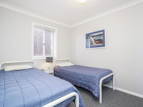 Beachcomer Unit 1 The Entrance NSW - Tourism Canberra 1