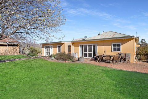 Lone Pine Farmhouse - Tourism Canberra 1