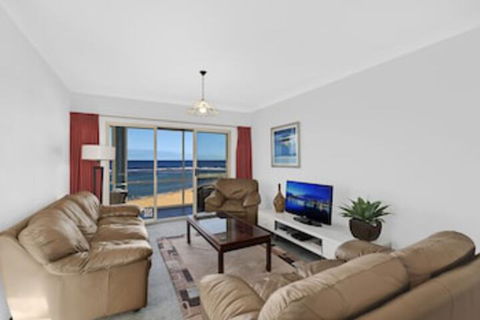 Stunning Toowoon Bay On Charlton - Tourism Canberra 0