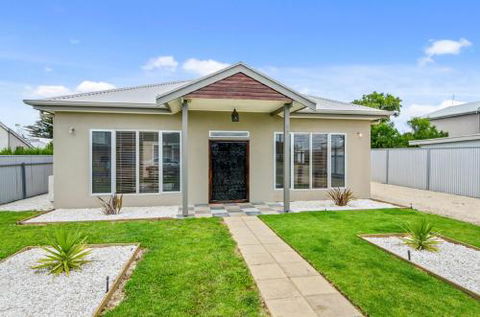 Zaahira House - Tourism Canberra 1