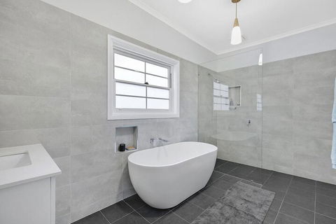 Waterview Beach House - Tourism Canberra 4