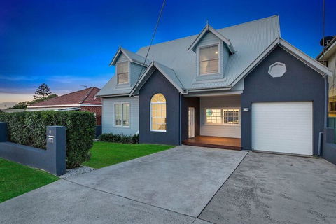 Waterview Beach House - Tourism Canberra 1
