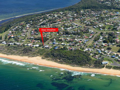Dayz Dreamin Pool Gas Fireplace & Beachfront - Tourism Canberra 2
