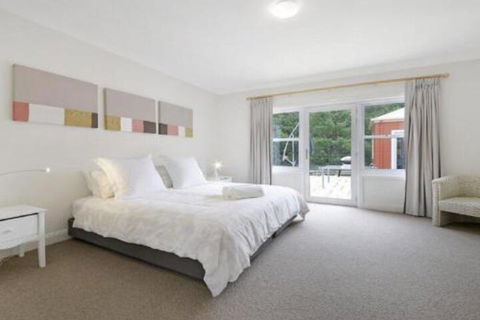 Redhaven House Spacious Quiet & Private - Tourism Canberra 5