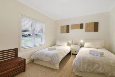 Redhaven House Spacious Quiet & Private - Tourism Canberra 4