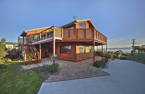 Zenith - Tourism Canberra 0