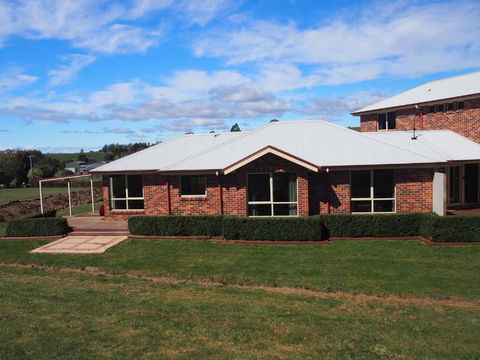 Country Meets Town - Tourism Canberra 3
