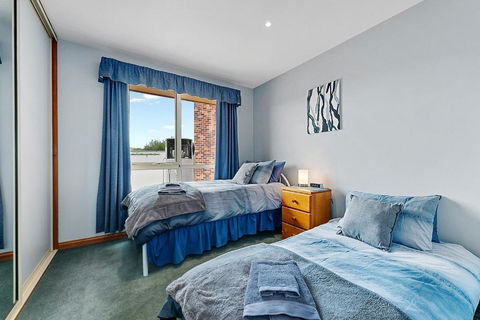 Country Meets Town - Tourism Canberra 4