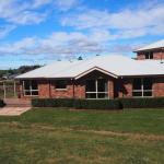 Country Meets Town - Tourism Canberra 0