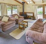 Cedar Cottage Close to water  pet friendly - Tourism Canberra