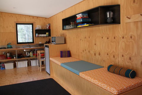 BAY Of FIRES ECO HUT Off Grid Experience At Binalong Bay - Tourism Canberra 6