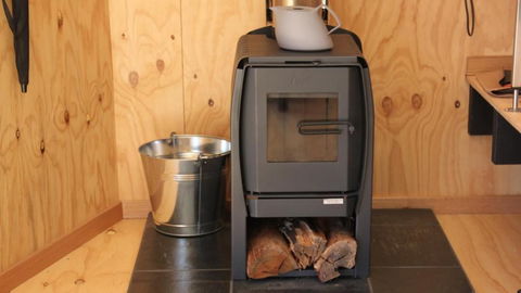 BAY Of FIRES ECO HUT Off Grid Experience At Binalong Bay - Tourism Canberra 5